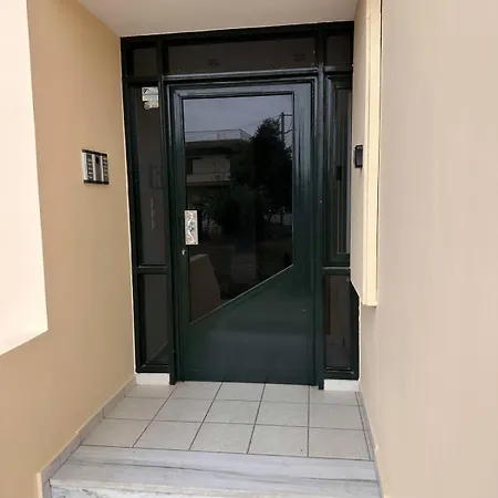 Vergian Brand New Spacious At Agioi Theodoroi 公寓 *