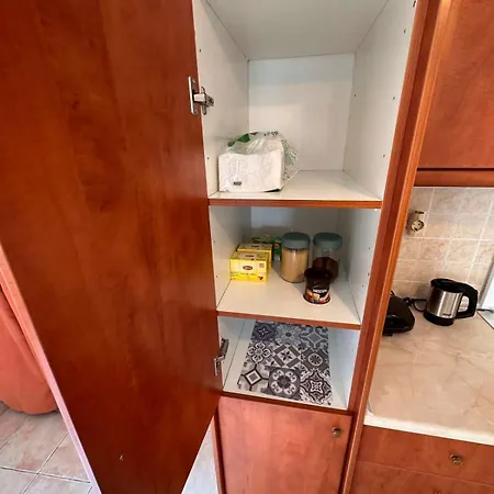 Vergian Brand New Spacious At Agioi Theodoroi 公寓