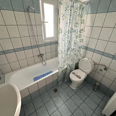 Vergian Brand New Spacious At Agioi Theodoroi 公寓 *
